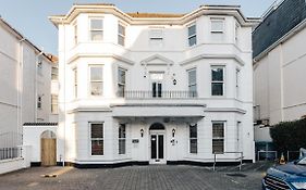 Spacious 2 Bedroom Flat Near Beach And Town Centre